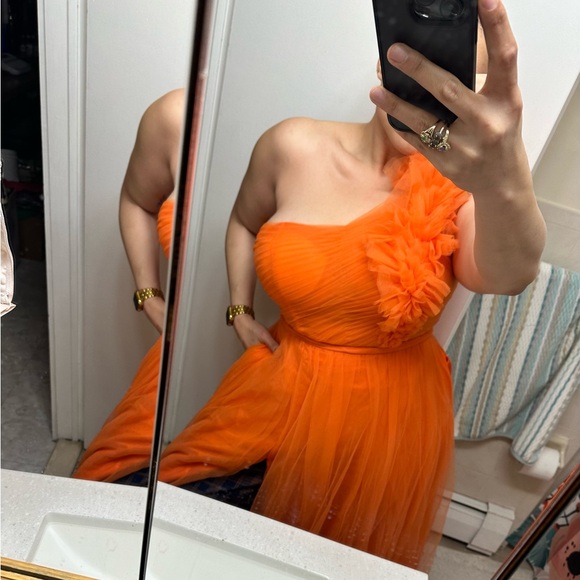 I bought two of this same dress. I will be selling the new one i did not wear. - Picture 6 of 7